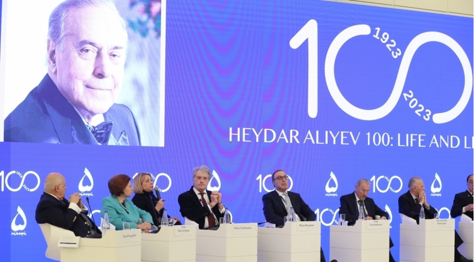 bakida-heyder-eliyev-100-heyati-ve-irsi-adli-tedbir-kechirilib-yenilenib-1foto