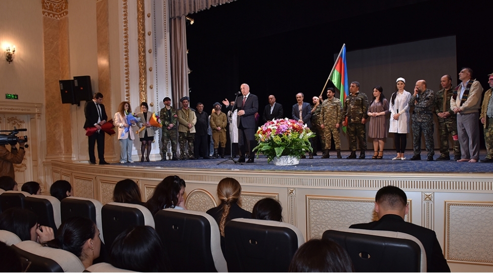 heyder-eliyev-ili-cherchivesinde-missiya-tamashasi-numayish-olunub-foto