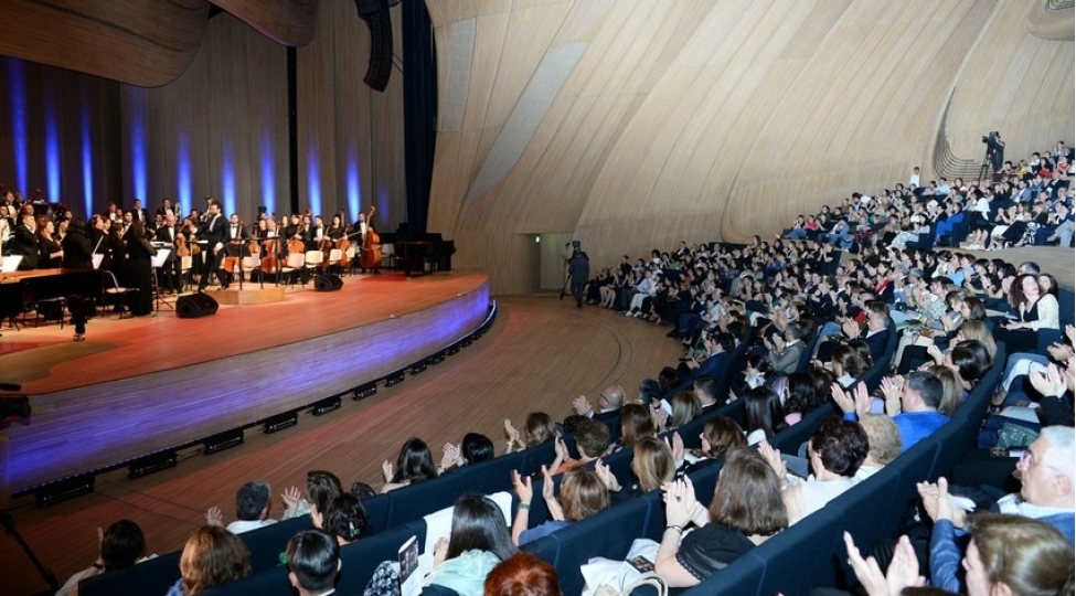 heyder-eliyev-merkezinde-qala-konsert-olub-fotovideo