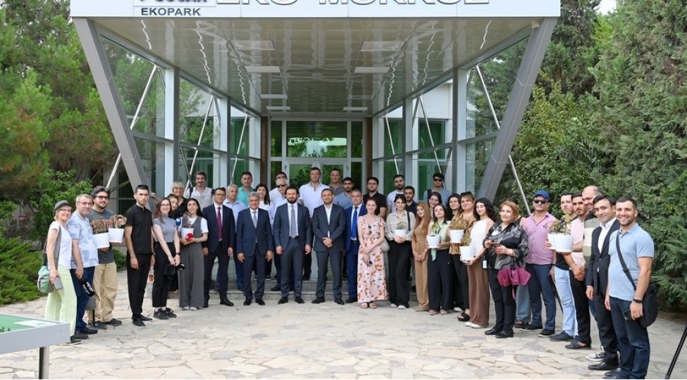 socar-in-eko-parkina-media-numayendeleri-ile-gorush-teshkil-olunub-foto