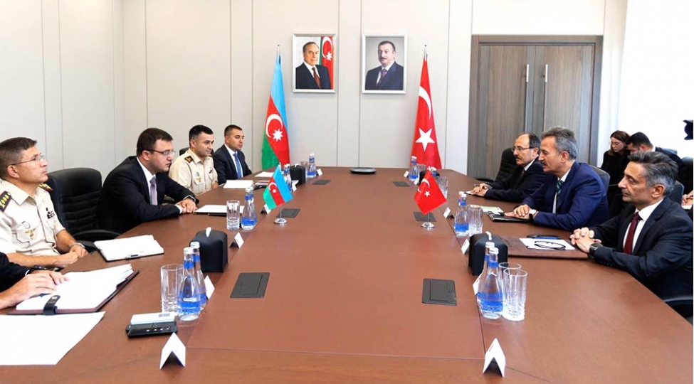 azerbaycan-ve-turkiye-arasinda-herbi-texniki-emekdashligin-inkishaf-perspektivleri-muzakire-olunub-foto