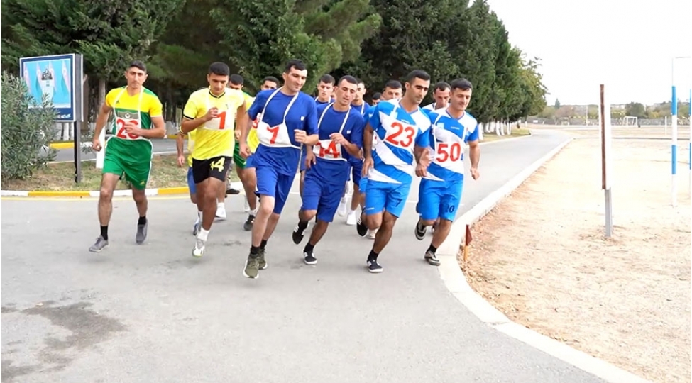 herbi-qulluqchular-arasinda-atletika-uzre-yarish-kechirilib-video