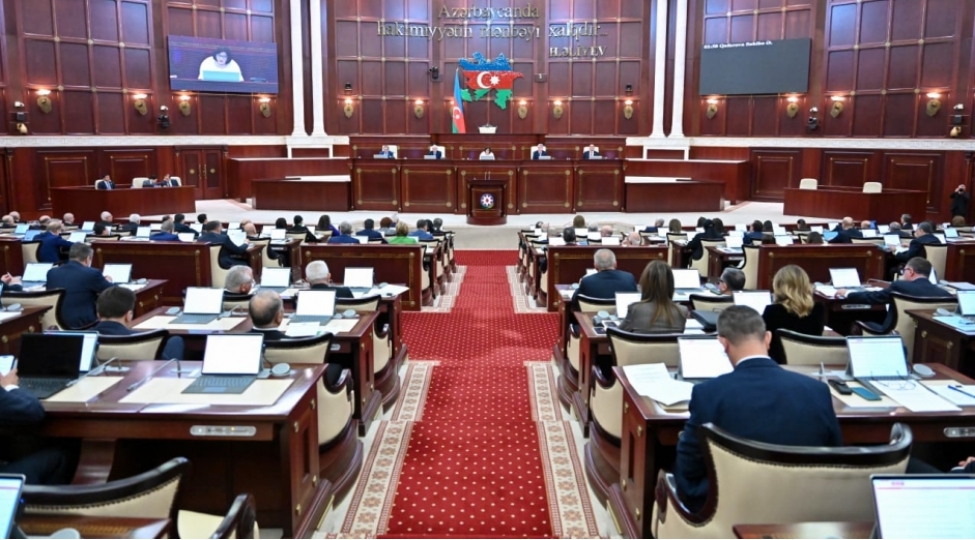 parlament-menzil-mecellesine-deyishikliyi-son-oxunushda-qebul-edib