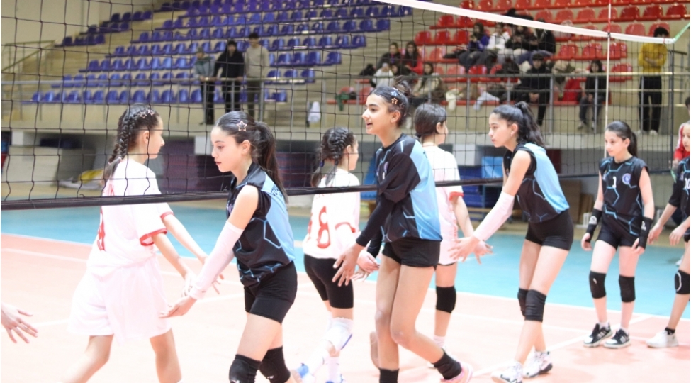 yeniyetme-voleybolchularin-azerbaycan-birinciliyi-kechirilir