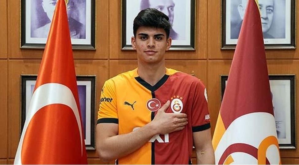 qalatasaray-18-yashli-futbolchu-transfer-etdi