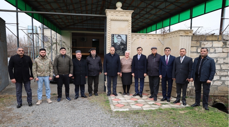 deputat-shehidin-ailesini-ziyaret-edib-foto