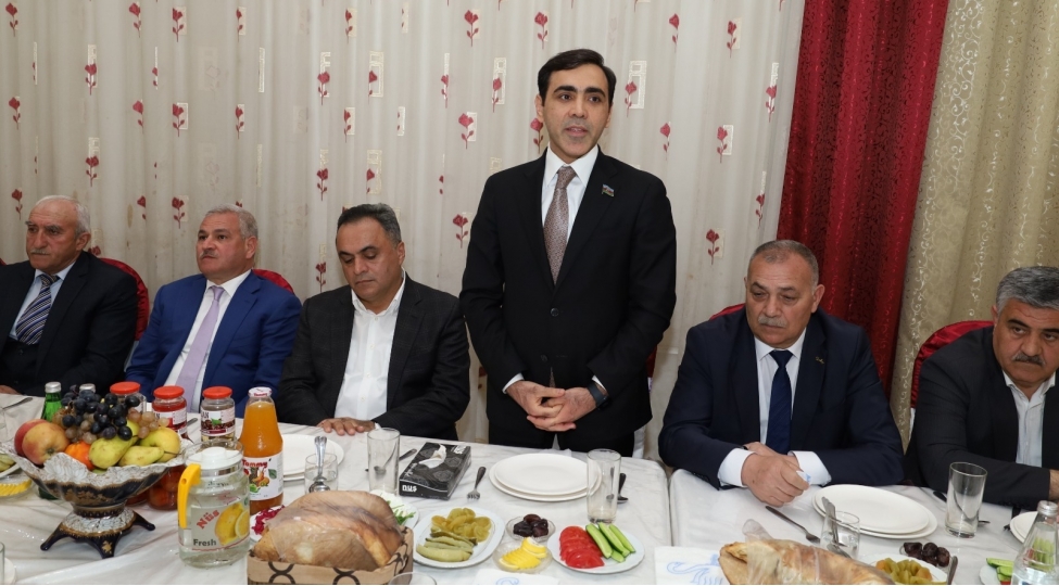 millet-vekili-shehid-aileleri-ile-birge-iftar-sufresinde-foto